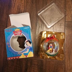Walt Disney's Snow White And The Seven Dwarfs: Glass Holiday Ornament